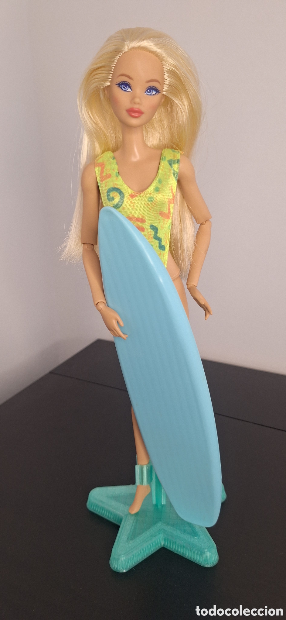 Barbie y Ken: tabla de surf Barbie de los 2000s