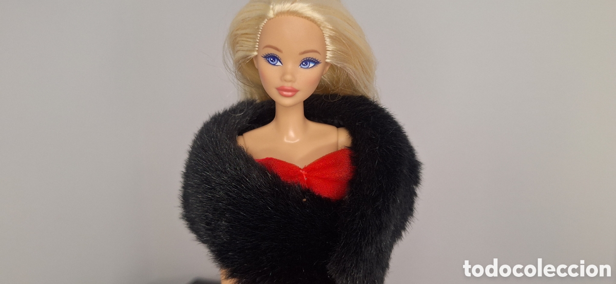 Barbie y Ken: estola de piel Barbie a&ntilde;os 90