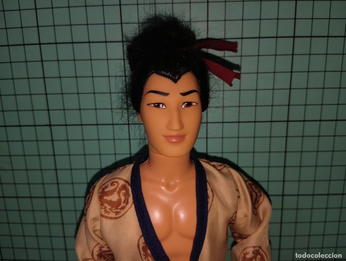 Barbie y Ken: Mu&ntilde;eco ken Li Shang Mulan Disney