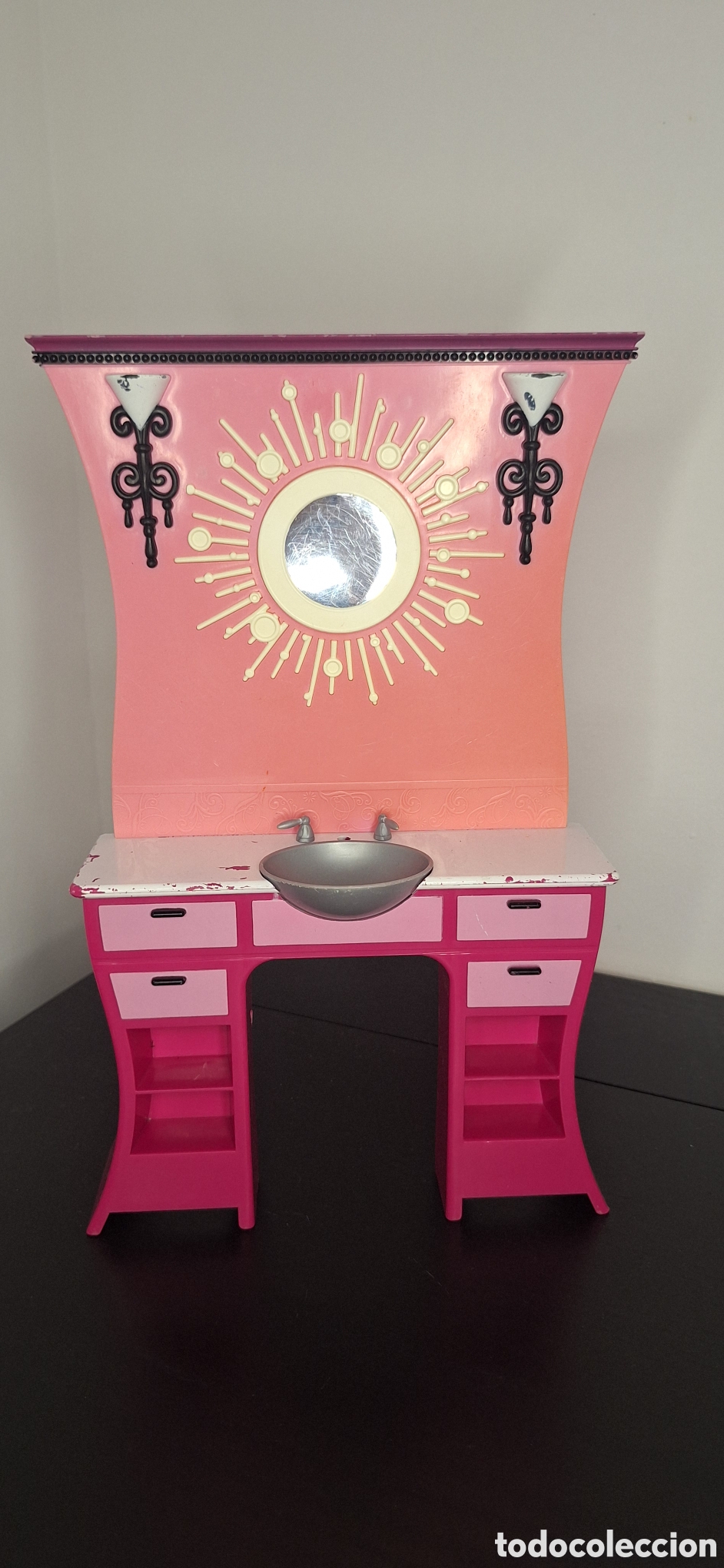 Barbie y Ken: tocador ba&ntilde;o barbie deste&ntilde;ido