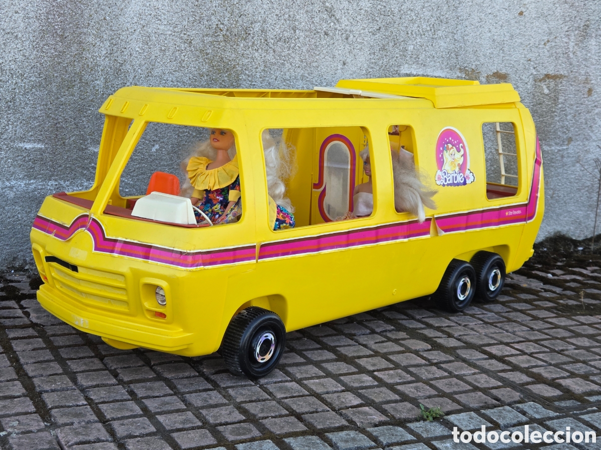 Barbie y Ken: AUTOB&Uacute;S DE LA BARBIE CON DOS MU&Ntilde;ECAS