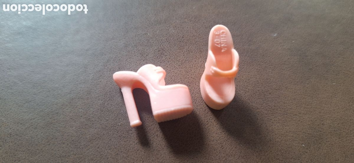 Barbie y Ken: sandalias barbie a&ntilde;os 2000s