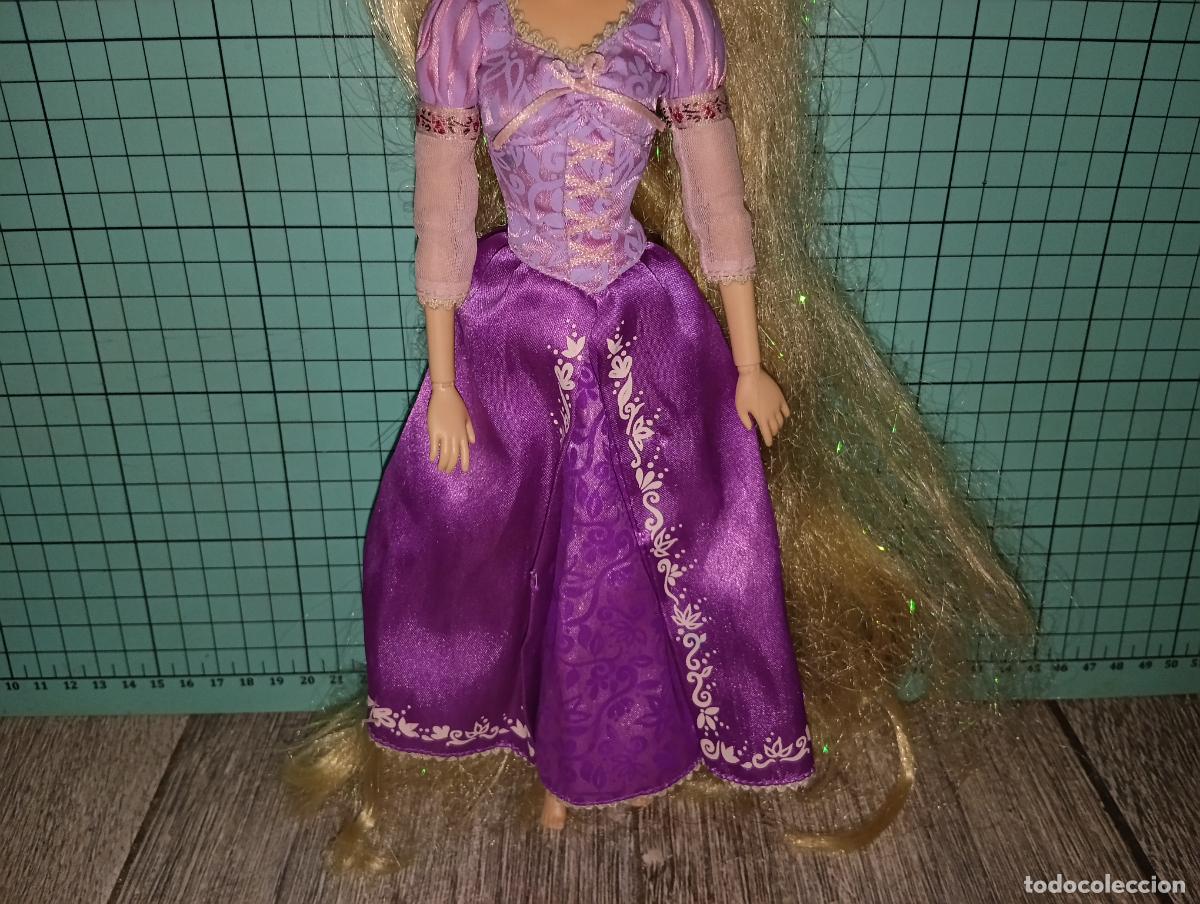 Barbie y Ken: Mu&ntilde;eca Barbie Rapunzel Disney store - Foto 2