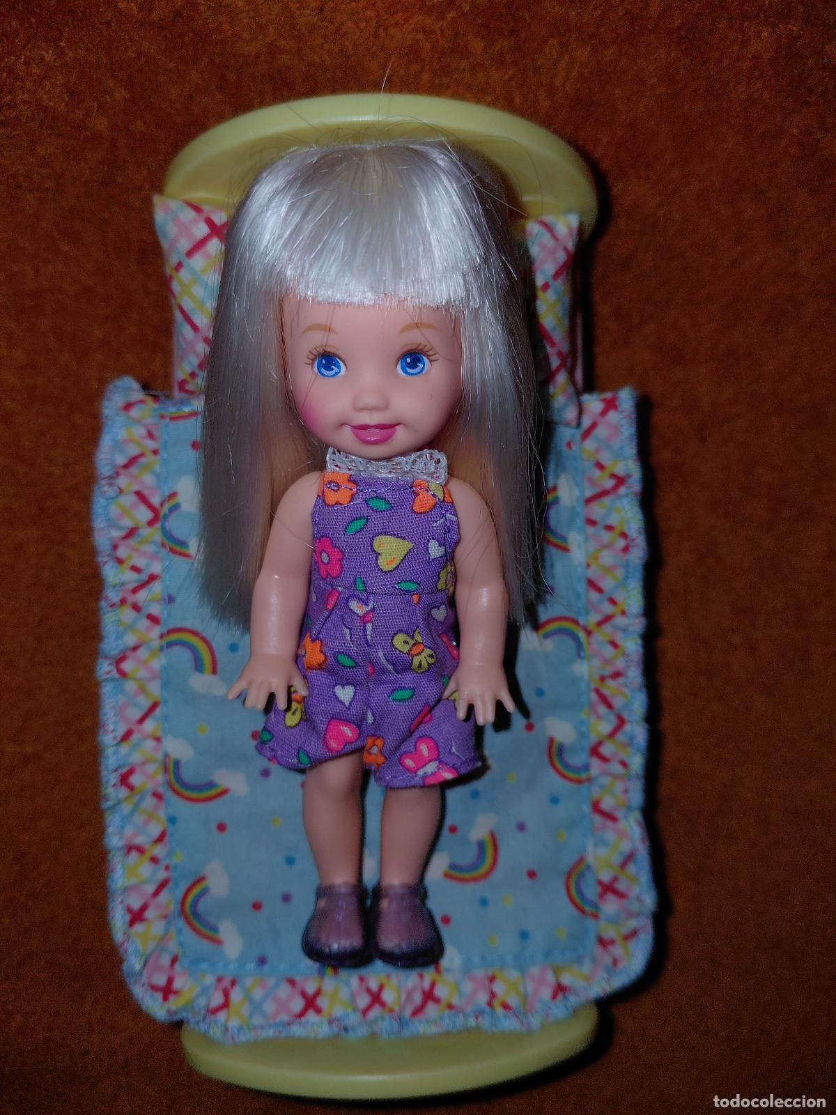 Barbie y Ken: MU&Ntilde;ECA SHELLY KELLY CON CAMA HERMANA BARBIE MATTEL