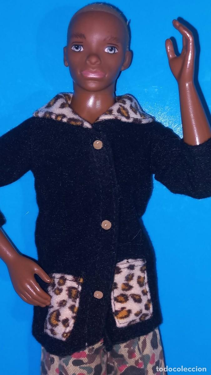 Barbie y Ken: Mu&ntilde;eco Flavas, Tre - Mattel - 2003 - Foto 2