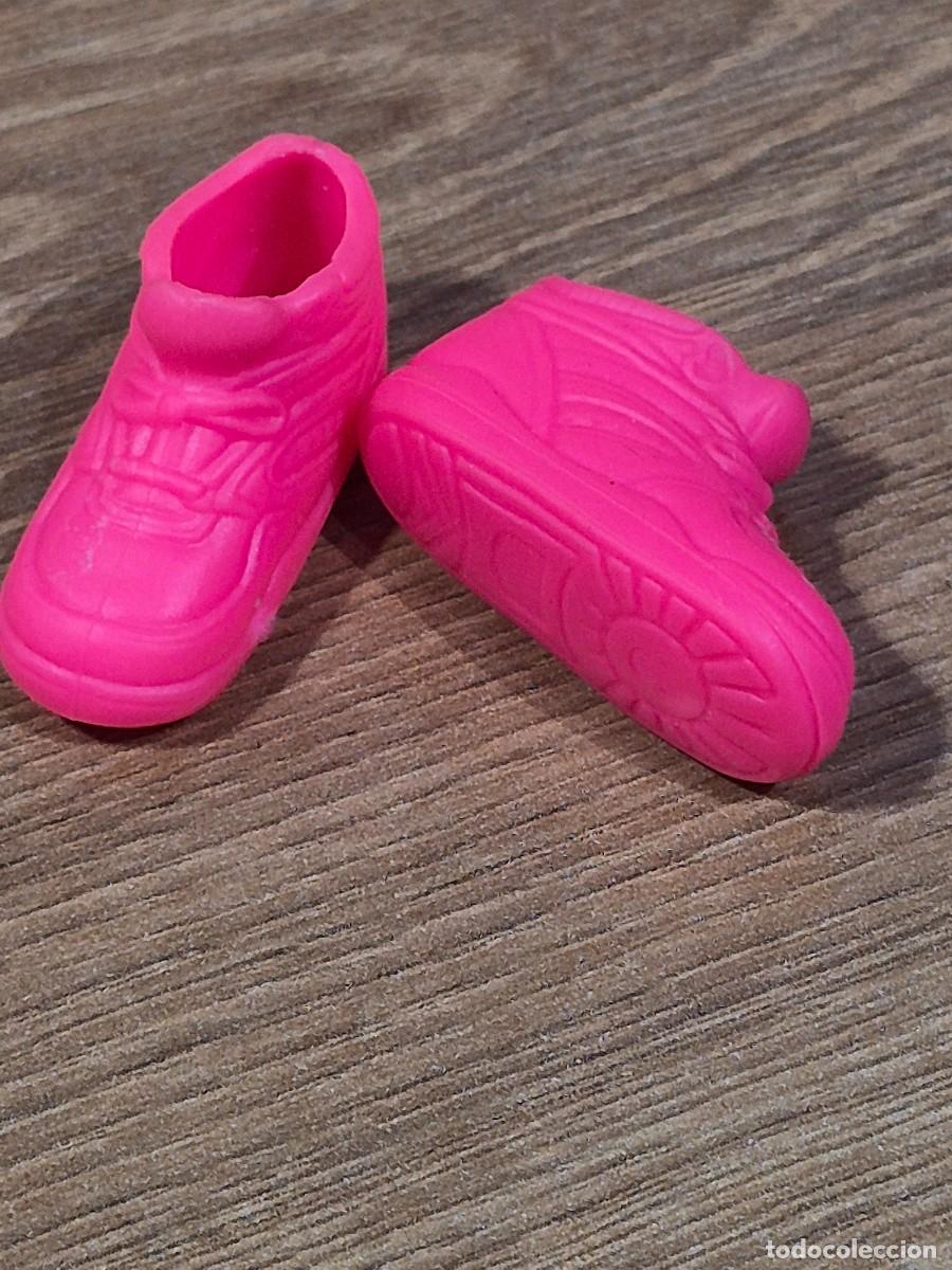 Barbie und Ken: Zapatos, zapatillas barbie, lilas