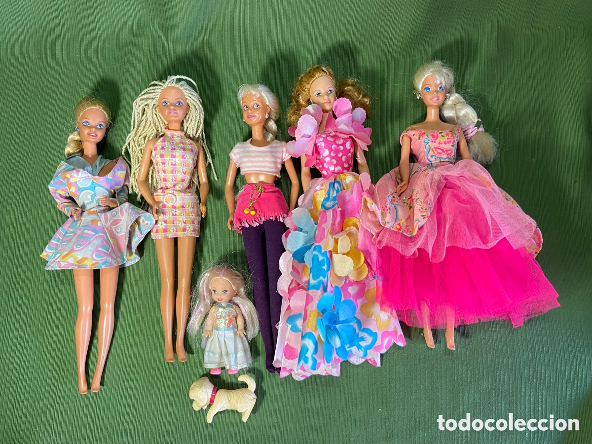 Barbie y Ken: Lote de cinco mu&ntilde;ecas. Barbie (o amigas) de diferentes &eacute;pocas