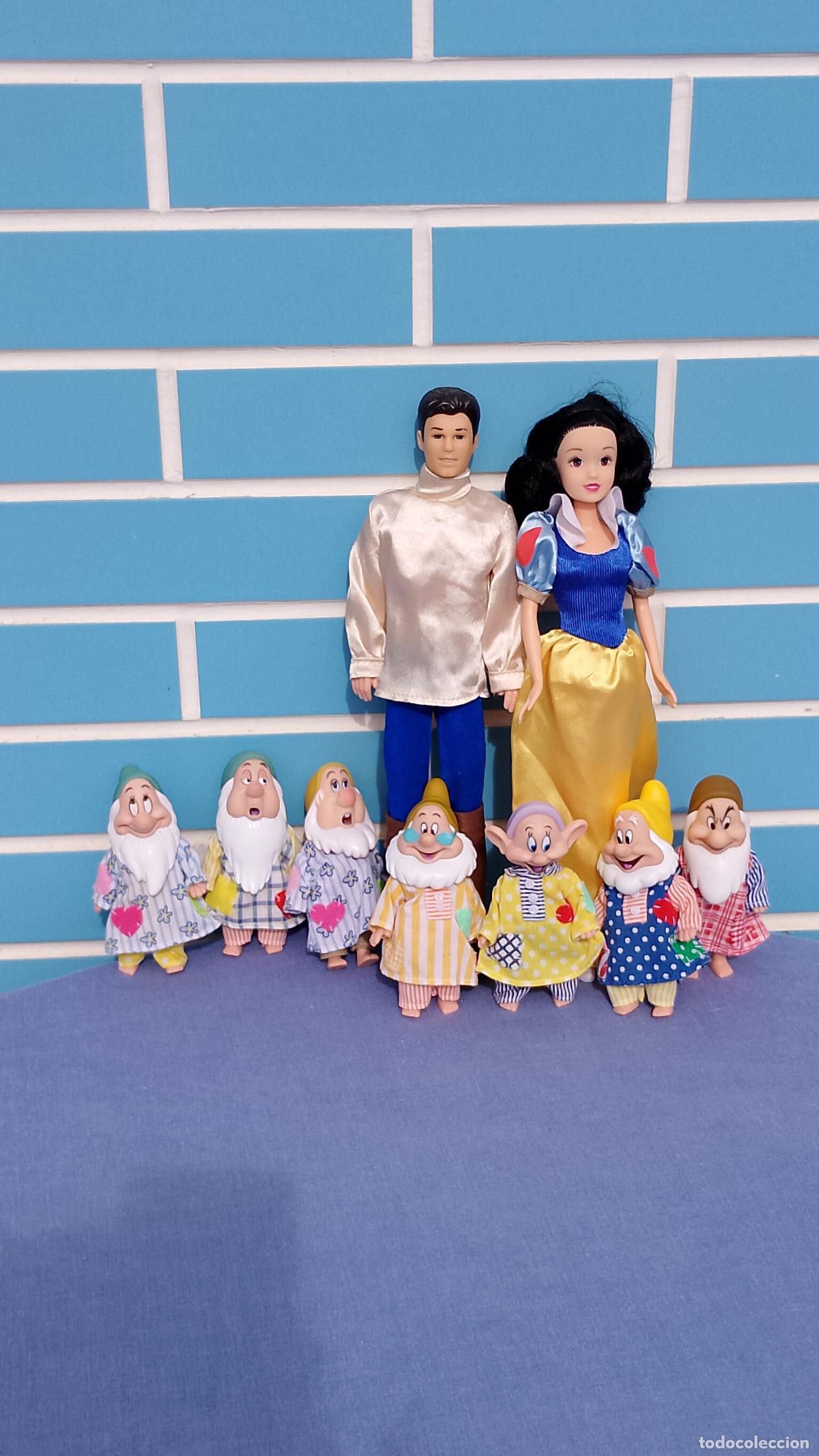 Barbie y Ken: Lote familia de mu&ntilde;ecos Blancanieves, 7 Enanitos y Pr&iacute;ncipe de Disney Simba