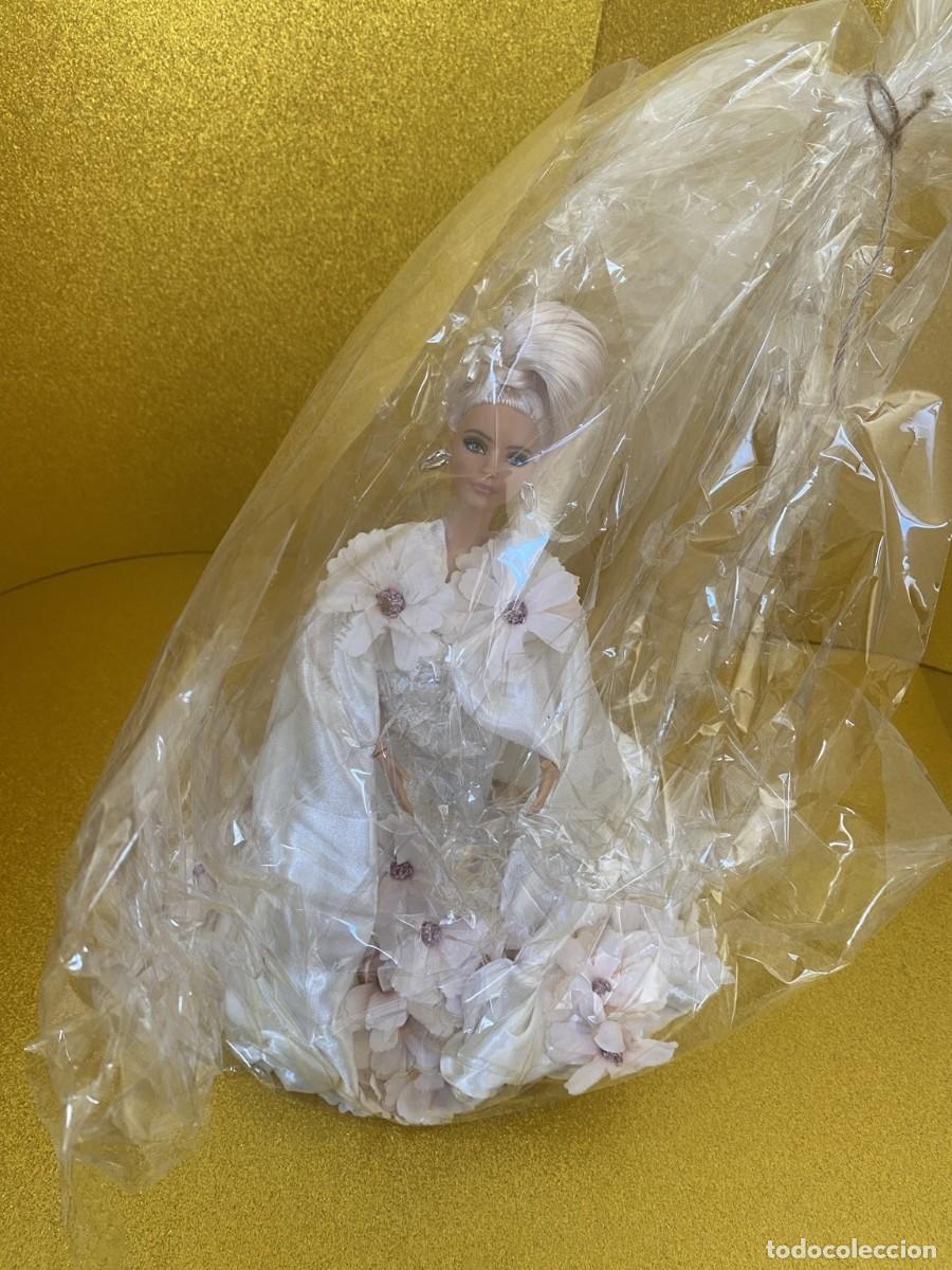 Barbie y Ken: Mu&ntilde;eca Mattel personalizada artesanalmente - Novia blanca con flores