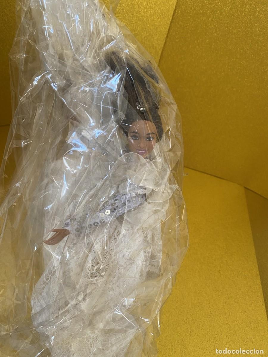 Barbie y Ken: Mu&ntilde;eca Mattel personalizada artesanalmente - Dama de encaje blanco