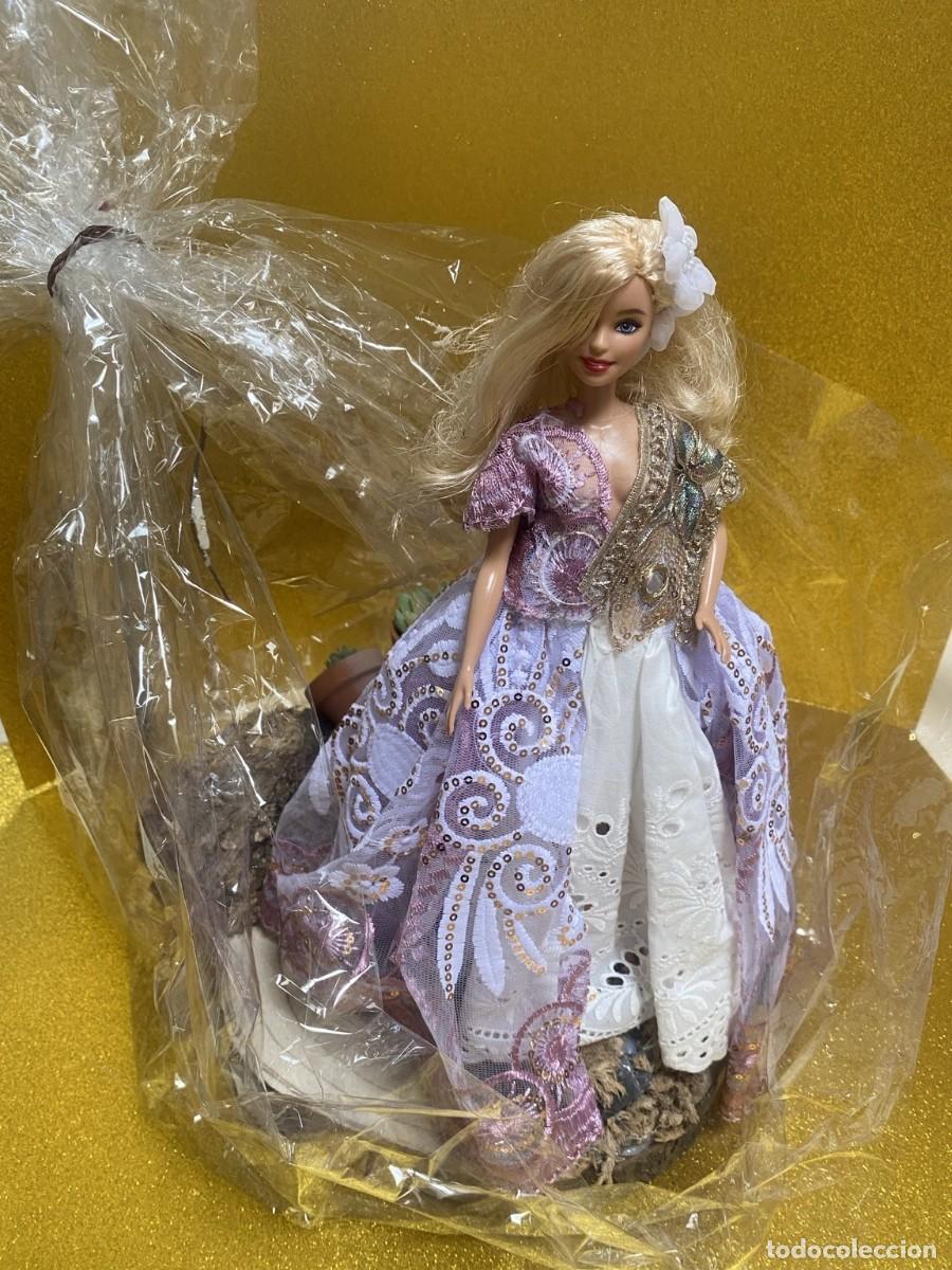 Barbie y Ken: Mu&ntilde;eca Mattel personalizada artesanalmente - Princesa lavanda bordada