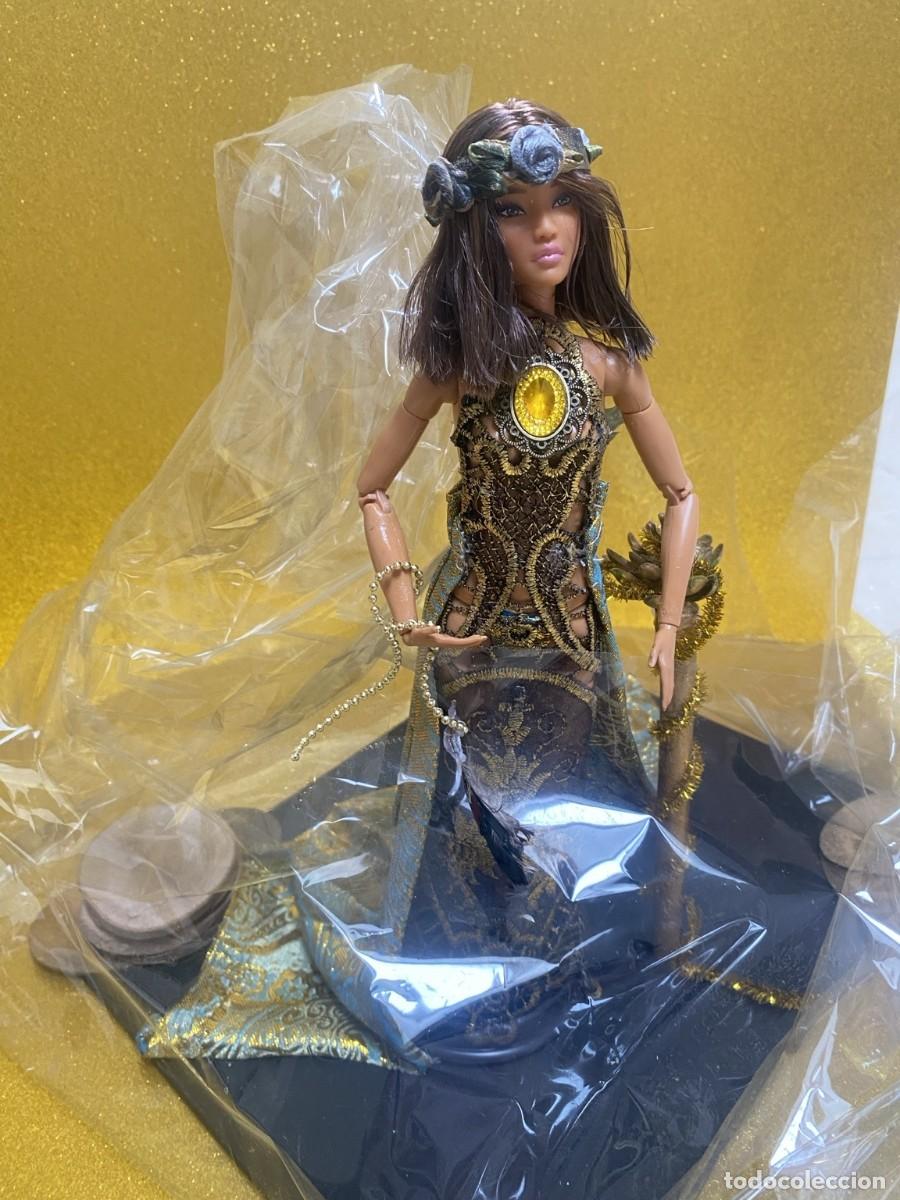 Barbie y Ken: Mu&ntilde;eca Mattel personalizada artesanalmente - Dama joya dorada