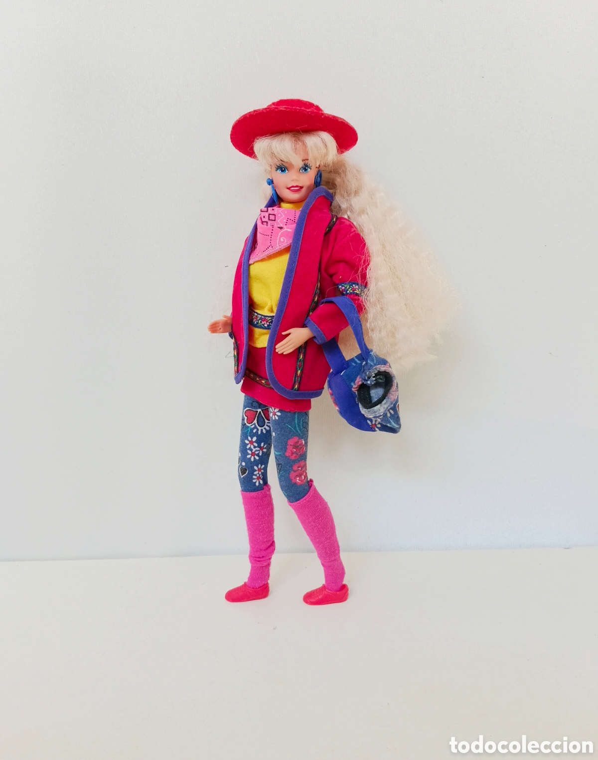 Barbie y Ken: Barbie Benetton 1990 completa, pa&ntilde;uelo rosa, chaqueta, falda roja, pantal&oacute;n y bolso azul a&ntilde;os 90