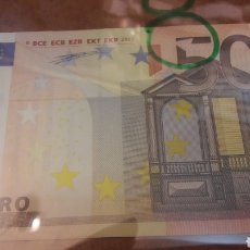Billetes con errores: ESPAÑA 2002 50 EUROS ERROR TRIANGULO SOBRE 5 DUISENBERG PLANCHA SERIE .COLISEVM