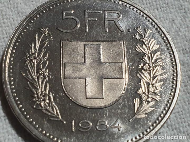 Billetes con errores: Error - Switzerland - 5 francs - 1984 - EBC/VF - reverso invertido - francos - Foto 7