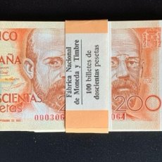 Billetes españoles: SIN SERIE PAREJA 200 PESETAS 1980 NÚMERO BAJÍSIMO DE PAQUETE PLANCHA LUJO. Lote 331651973