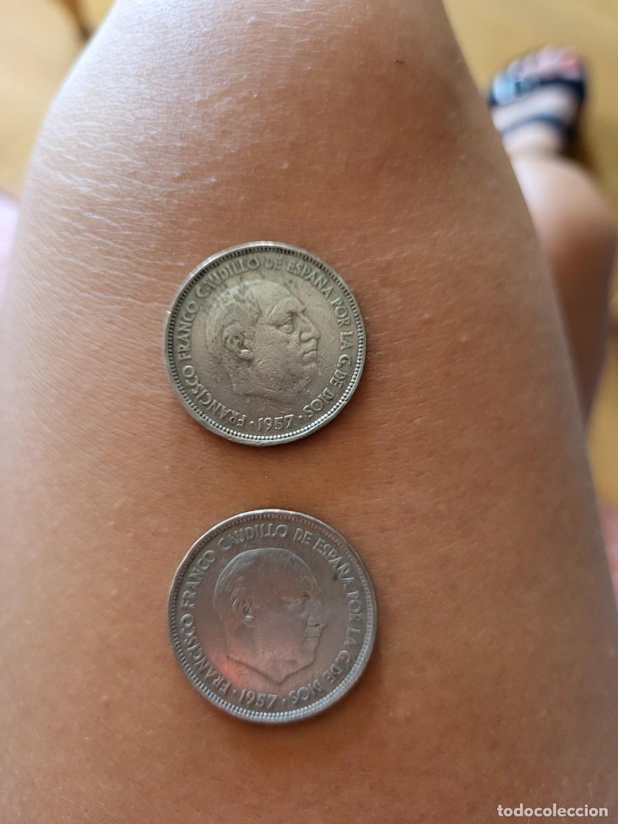 Billetes espa&ntilde;oles: 2 monedas de 25 pesetas Franco