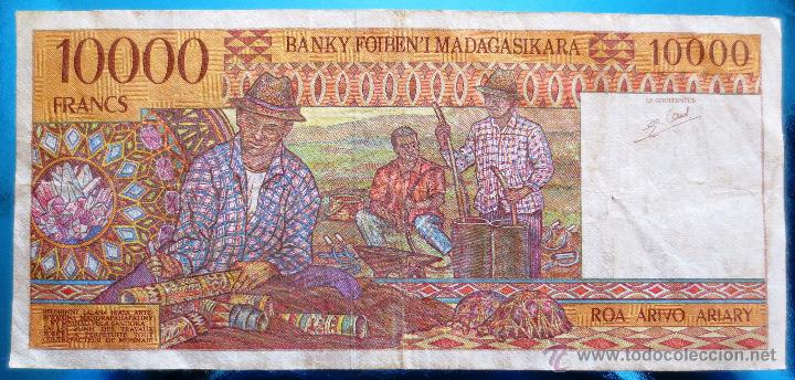 Billetes extranjeros: MADAGASCAR  BILLETE DE 10000 FRANCOS - Foto 2