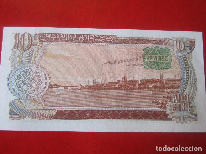 Billetes extranjeros: Korea del Norte. billete de 10 won. 1978 - Foto 2