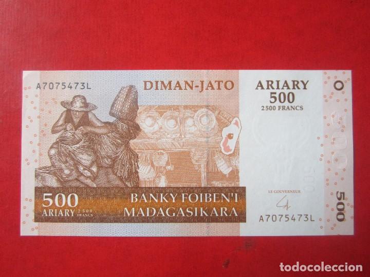 Billetes extranjeros: Madagascar. billete de 500 ariary 2004 - Foto 1