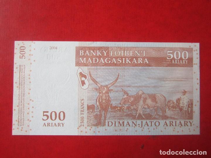 Billetes extranjeros: Madagascar. billete de 500 ariary 2004 - Foto 2