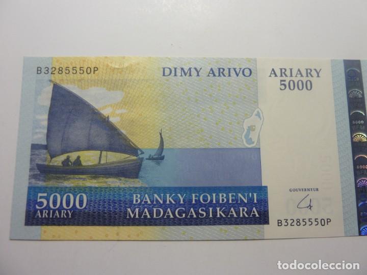 Billetes extranjeros: BILLETE DE MADAGASCAR 5000 ARIARY S/C - Foto 1