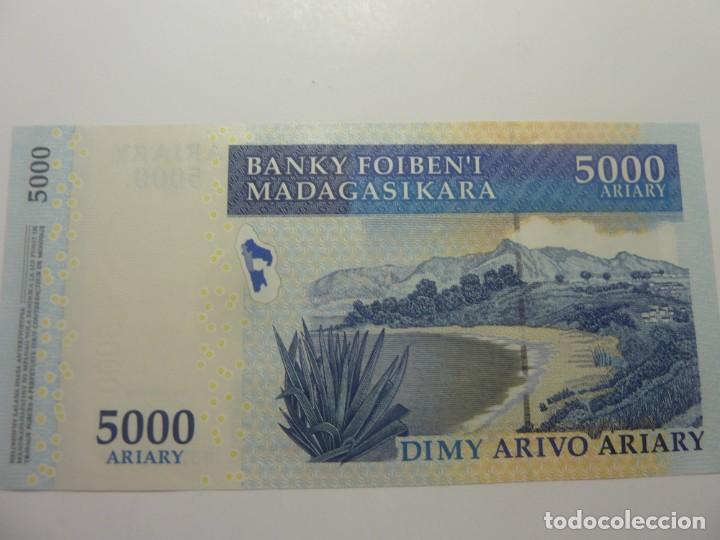 Billetes extranjeros: BILLETE DE MADAGASCAR 5000 ARIARY S/C - Foto 2