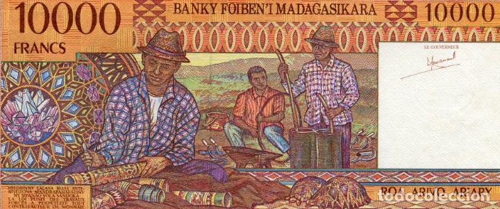 Billetes extranjeros: 10000 FRANCOS MADAGASCAR ( SIN CIRCULAR ) ( BEX29 ) - Foto 2