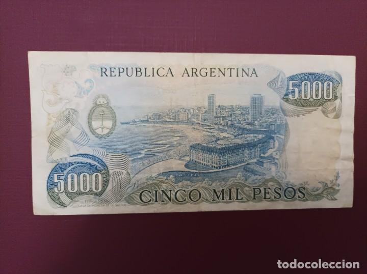 Billetes extranjeros: Billete de Argentina de 5000 pesos 1977 - Foto 2