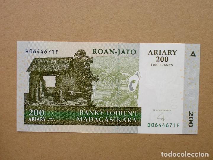 Billetes extranjeros: Madagascar - 200 Ariary 2004 Sc - Foto 1