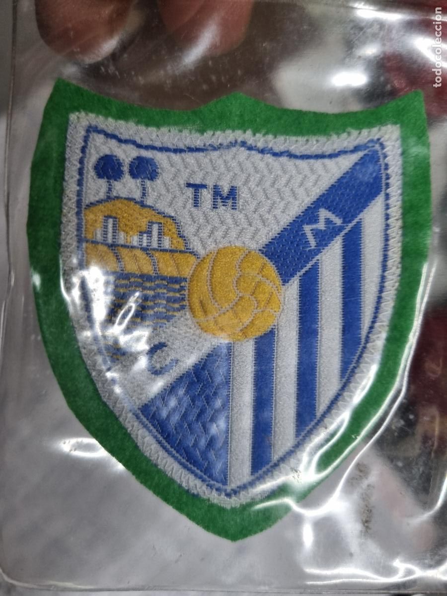 Billetes extranjeros: ATIGUO ESCUDO FUTBOL DEL MALAGA DE TELA PARA CAMISETA VERDE ORIGINAL