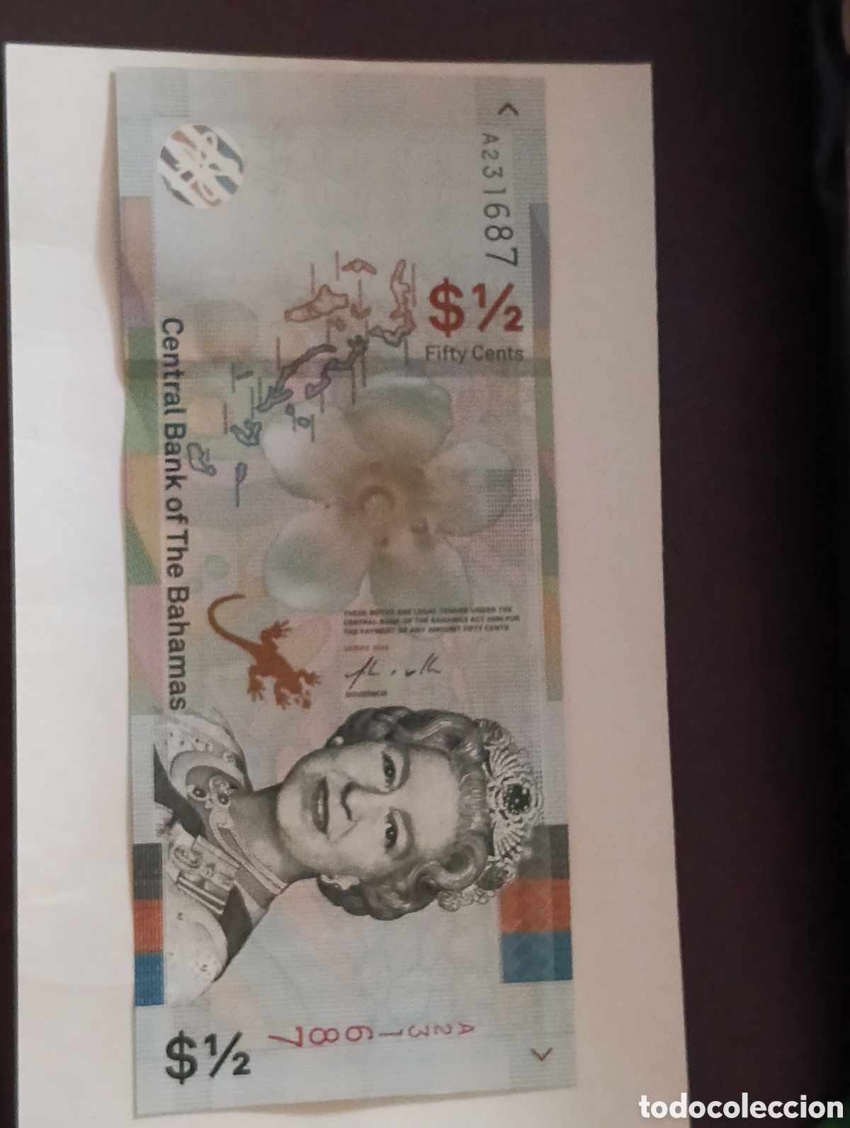 Billetes extranjeros: &frac12; d&oacute;lar (50 centavos) de las Bahamas, emitido por el Banco Central de las Bahamas