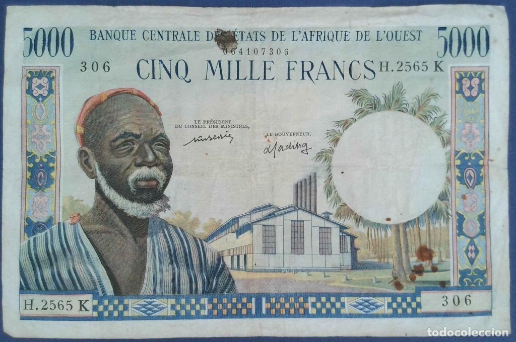 Internationale Banknoten: Estados de &Aacute;frica Occidental, 5.000 Francs 1959-1965 & - 704Km - (BC / Fine) [064107306]