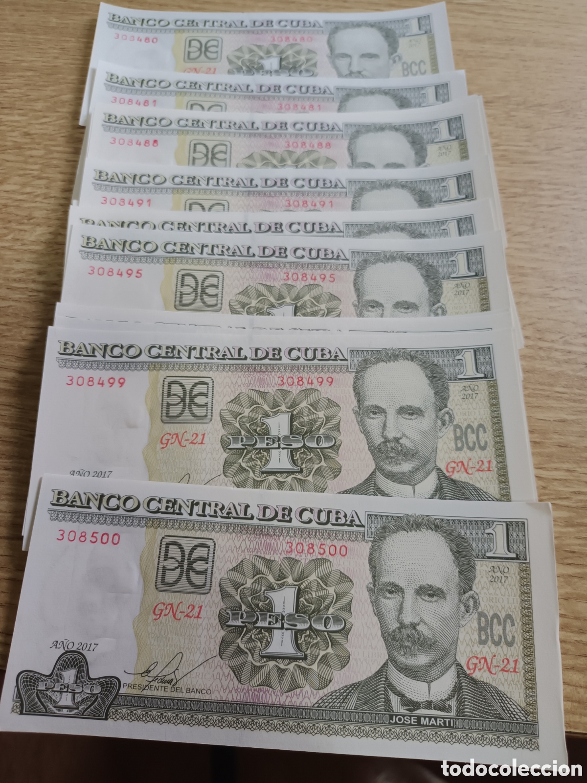 Billetes extranjeros: LOTE DE 21 BILLETES DE 1 PESO CUBANO SERIE CORRELATIVA