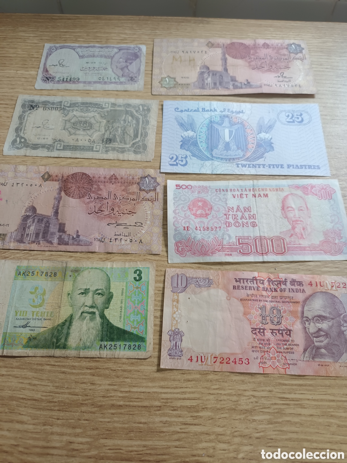 Billetes extranjeros: LOTE DE 8 BILLETES EGIPCIOS, VIETNAM, LA INDIA Y KAZAJIST&Aacute;N