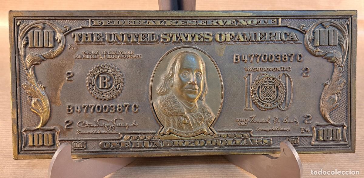 Billetes extranjeros: Plancha pisapapeles decorativa en bronce billete 100 d&oacute;lares