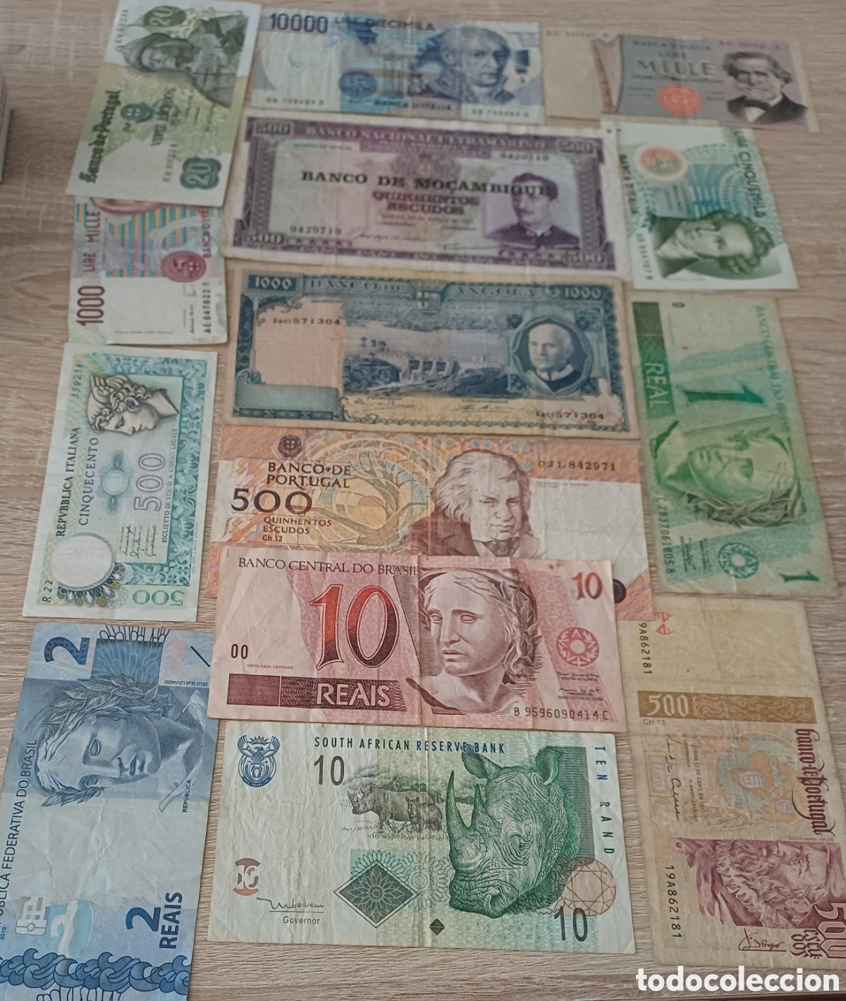 Billetes extranjeros: Lote de 14 billetes del mundo