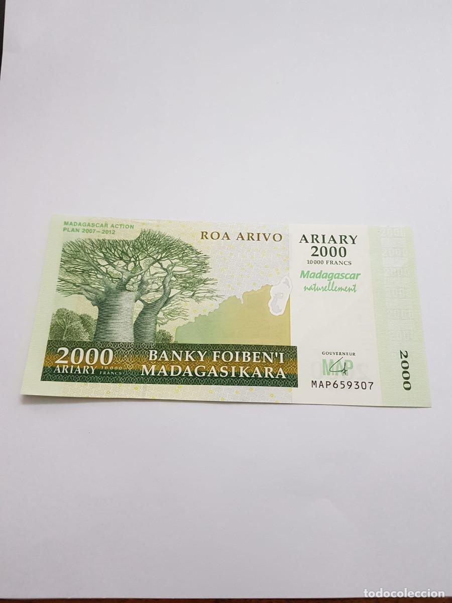 Billetes extranjeros: MADAGASCAR-2000 ARIARY-10000 FRANCOS-2007