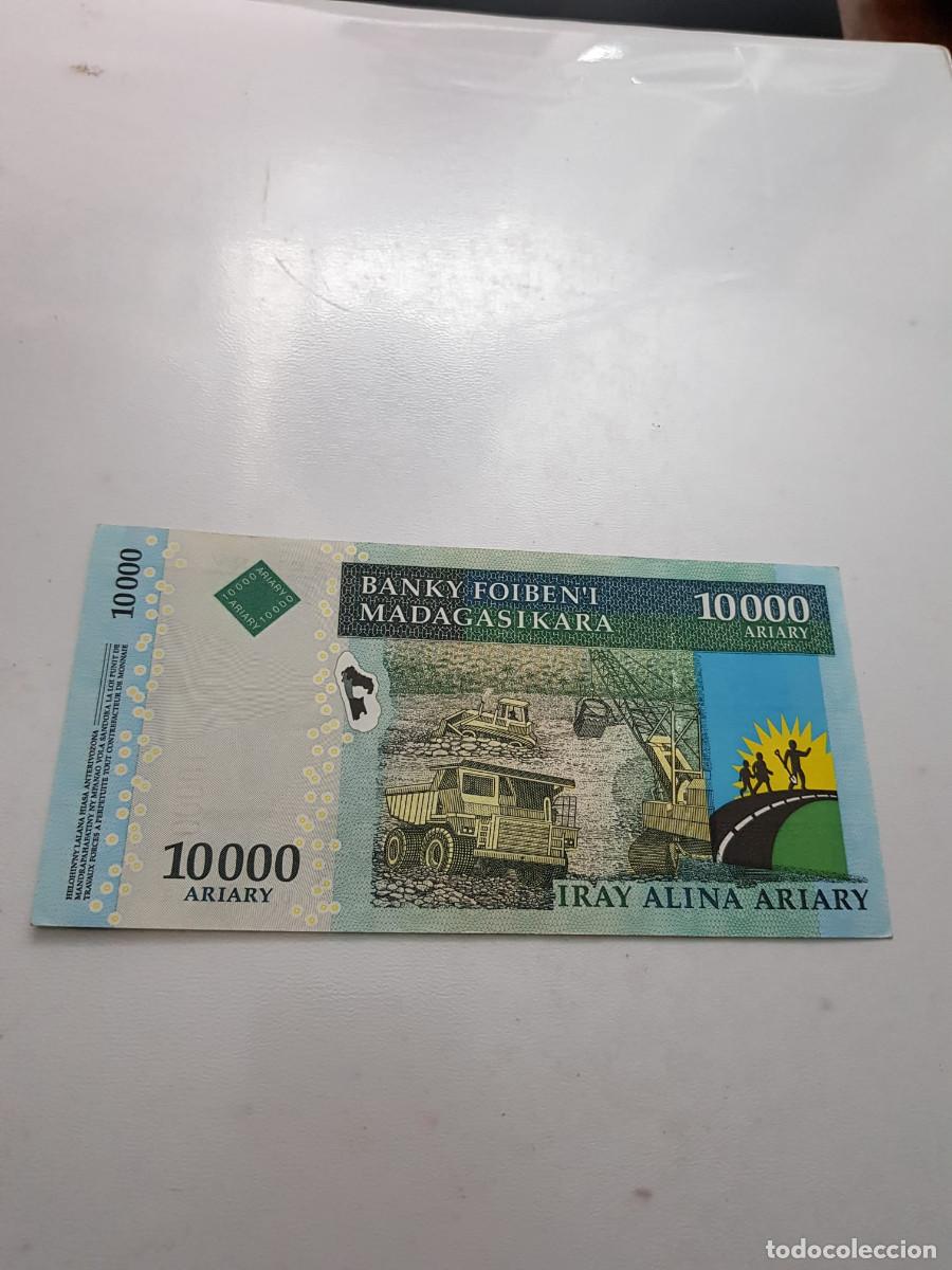 Billetes extranjeros: MADAGASCAR-10000 ARIARY-2004