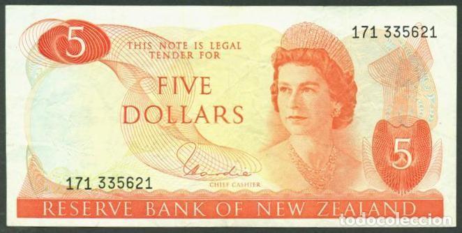 Billetes extranjeros: NUEVA ZELANDA (NEW ZEALAND). 5 $ (1977-1981). Pick 165 d. Isabel II, fauna, ave. Firma Hardie.