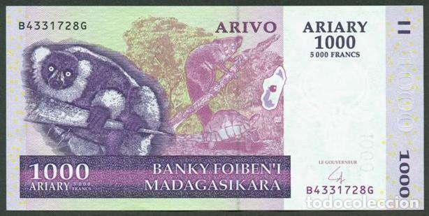 Internationale Banknoten: MADAGASCAR. Bonito 1000 Ariary 2004. Pick 89b. Ver firma.