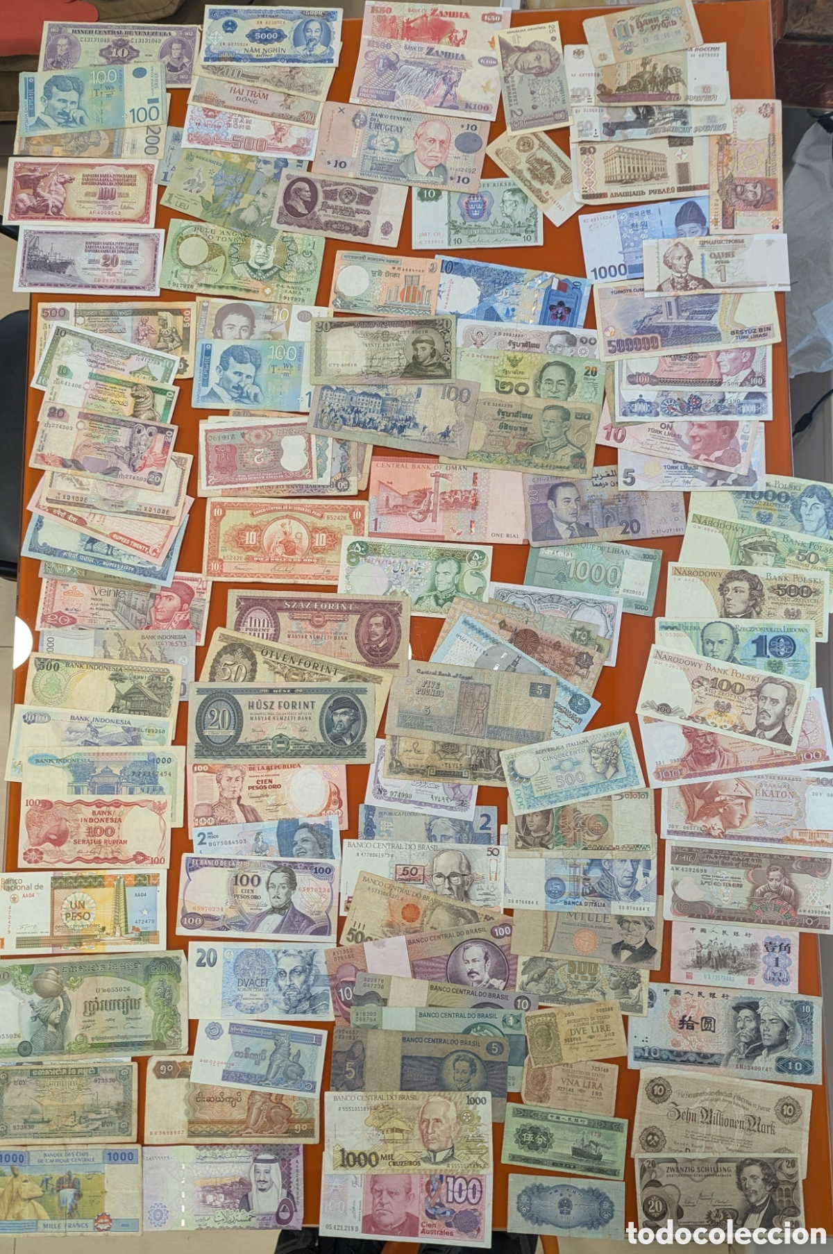 Billetes extranjeros: Lote de 120 billetes diferentes del mundo