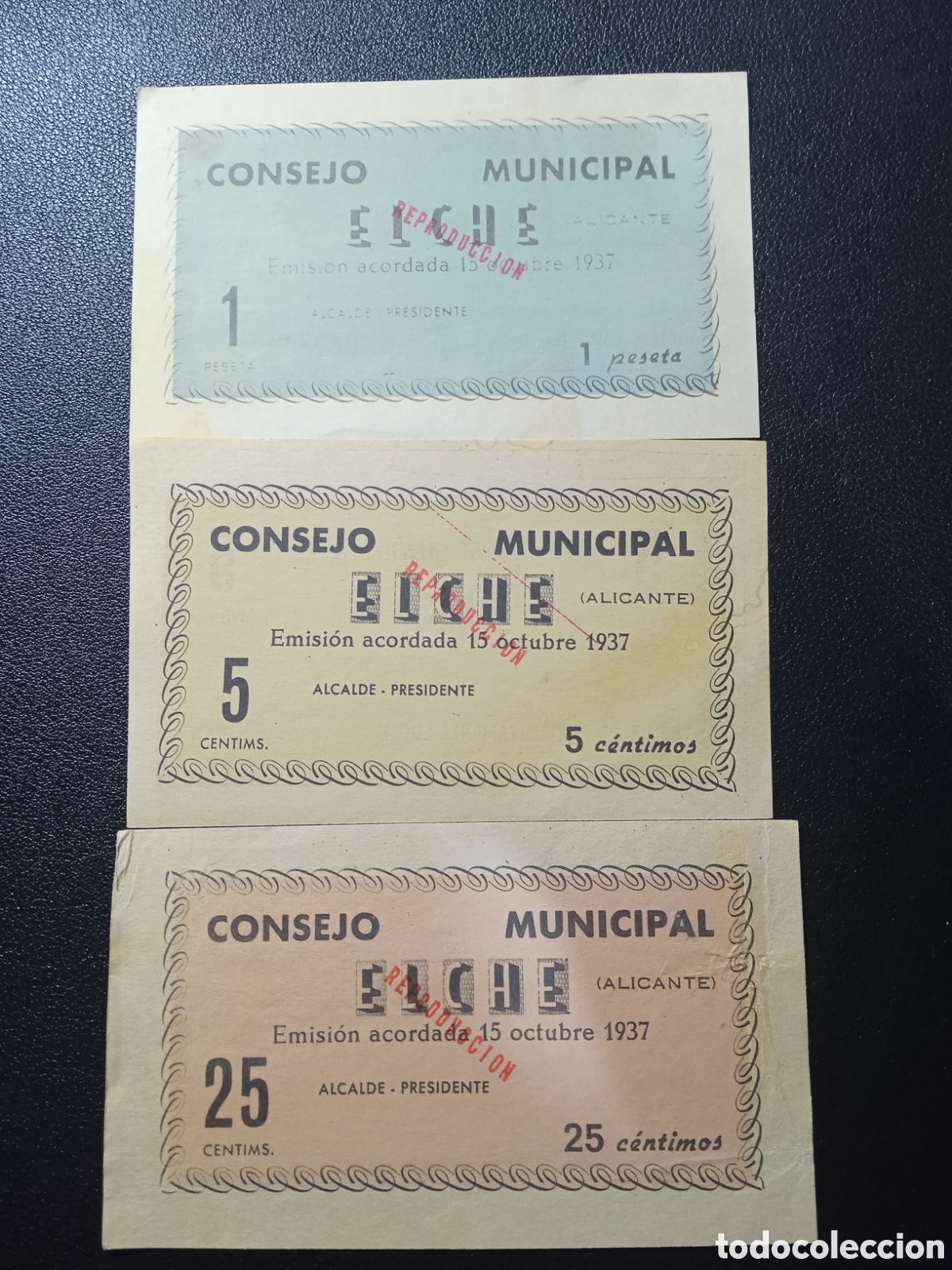 Banconote locali: Conjunto de billetes locales falsos