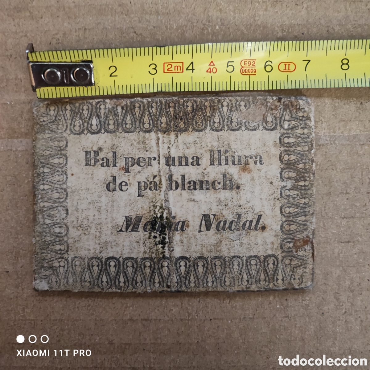 Billetes locales: Vale racionamiento por una libra de pan blanco.