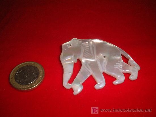 Gioielleria: GRAN BROCHE EN MADRE PERLA, ELEFANTE TALLADO, PP.SG.XX. ( 1920 ) ART DECO. 5CM. X 4 CM. PERFECTO
