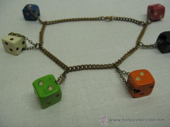 Joaillerie: PRECIOSA Y ANTIGUA PULSERA EN LATON Y CON DADOS PASTA COLORES, 1920-1930, MIDE 18 X 1 CM. .