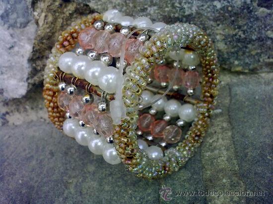 Schmuck: Bonita pulsera perlada. 5,5 cms de di&aacute;metro por 4,5 cms de largo - creo que 80&acute;s