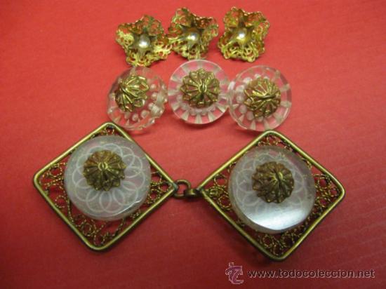 Joyeria: BOTONES Y HEBILLA, METAL EN FILIGRANA CON PASTA, ART DECO 1920. HEBILLA MIDE 2,5 CADA TROZO.