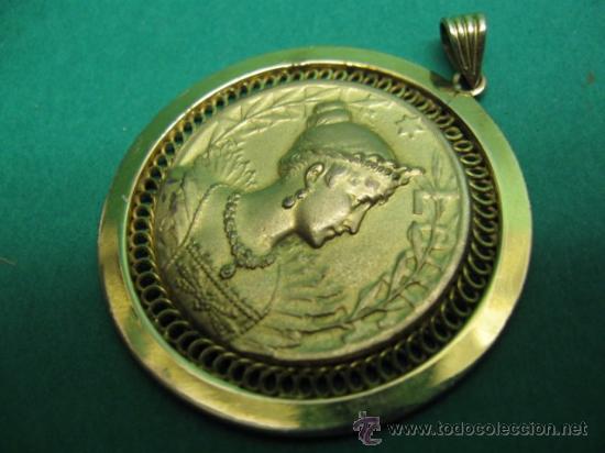 Joyeria: PRECIOSO MEDALLON CALADO CON BA&Ntilde;O DE ORO BAJO. PERFIL DAMA. FF.SG.XIX. MARIE LOUISE. 3,5CM. DIAMETRO