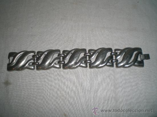 Joaillerie: PRECIOSA Y ORIGINAL PULSERA EN METAL PLATEADO. 18,5 CM DE LARGO Y 2,7 CM DE ANCHO